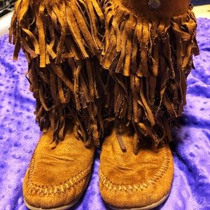 Mudd fringe boots
